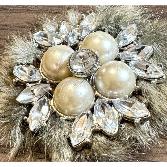 Vintage Bling Jewelry Dress or Scarf Clip Faux Fur, Pearls and Clear Stones - Picture 2 of 3